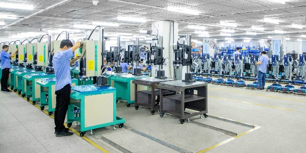 靈科超聲波塑焊機裝配