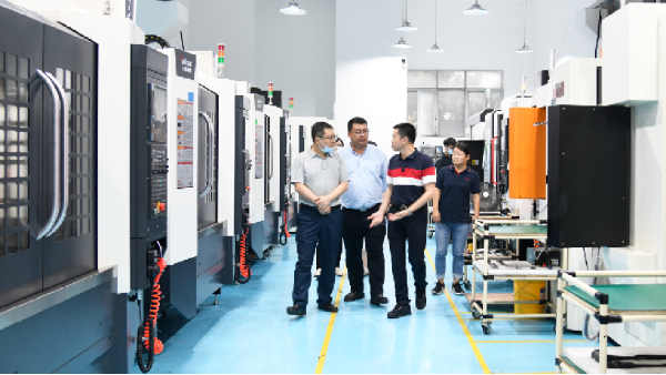 “不忘初心，創(chuàng)造創(chuàng)新”香洲區(qū)科工信局領導蒞臨靈科助力科研新高度