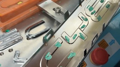 靈科超聲波-比亞迪車標焊接